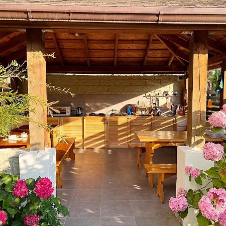 Hotel Golden Гагра Екстериор снимка