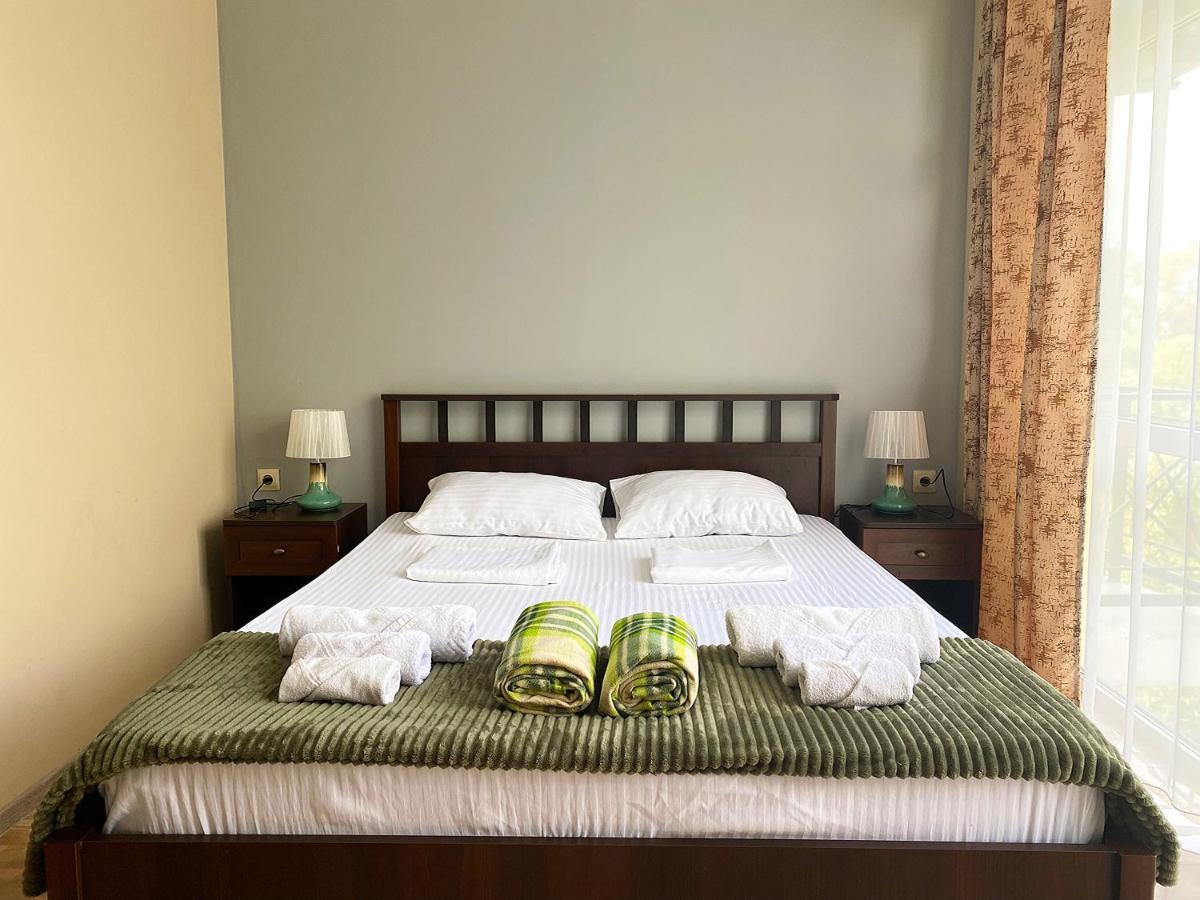 Hotel Golden Гагра Екстериор снимка